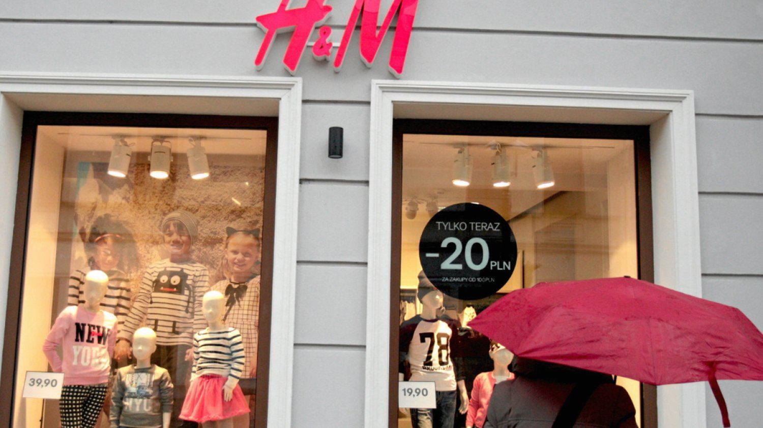 H&M ma kłopoty, bo muzułmanie zgłosili pretensje o skarpetki z napisem "Allah".