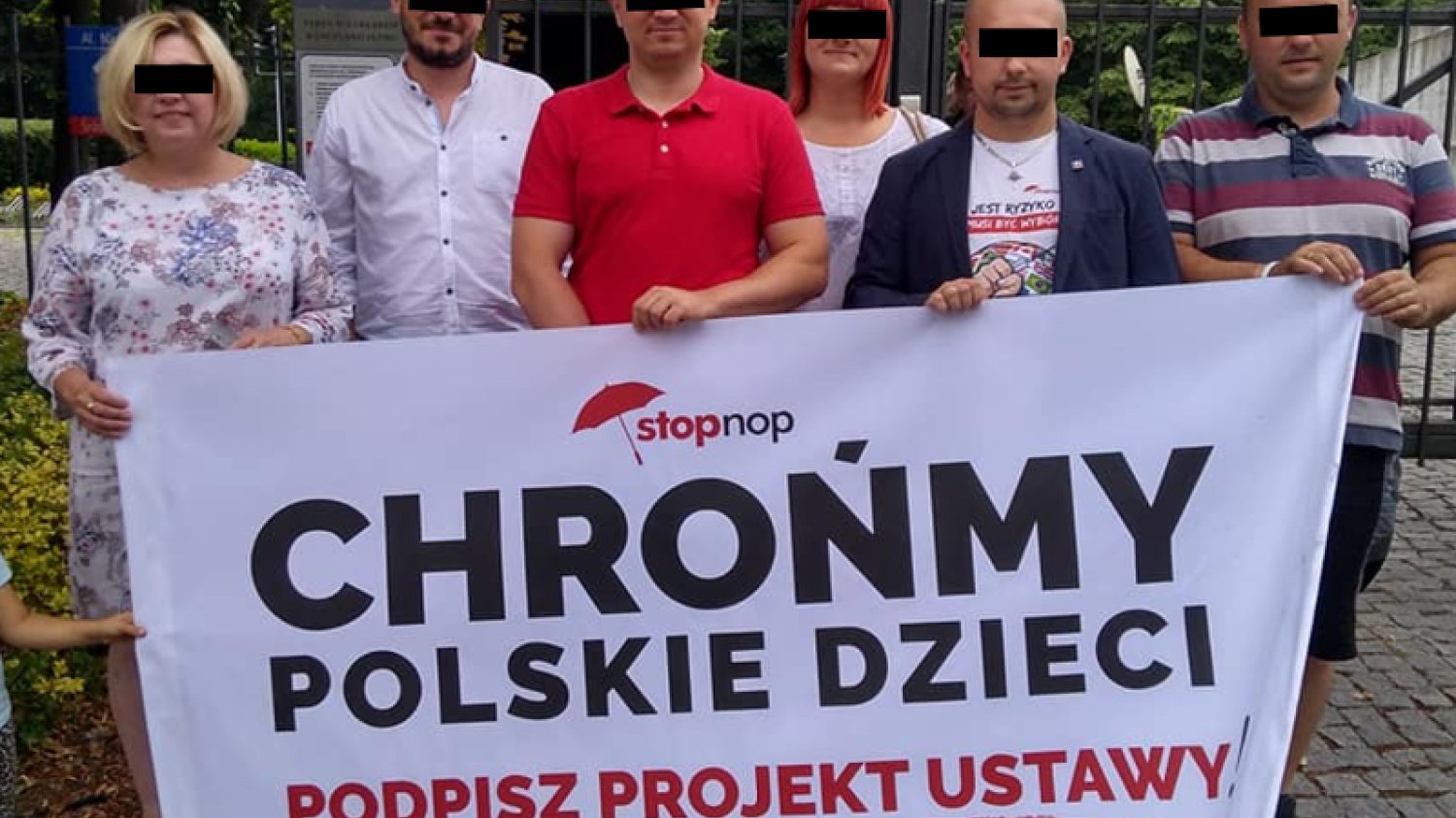 Pod projektem ustawy podpisało się 121 296 osób.
