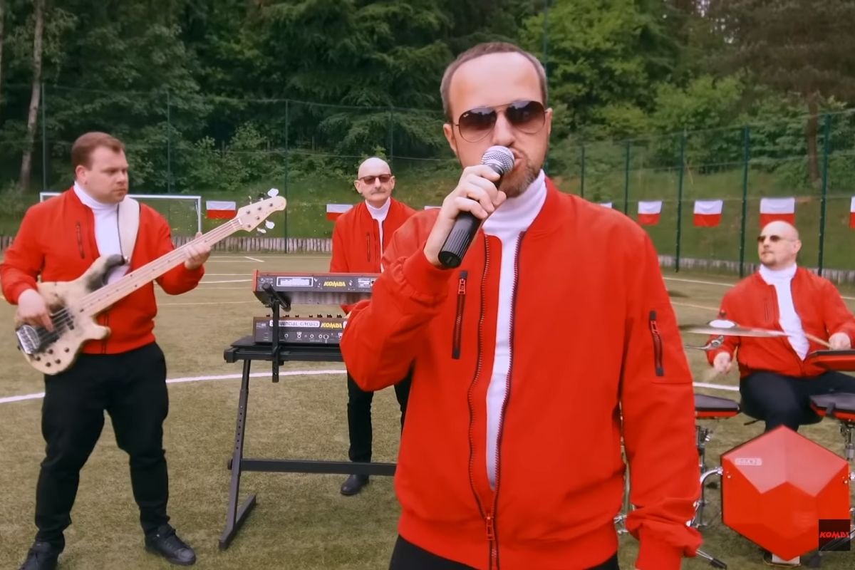 Uwaga na piosenkę Kombi "Polska drużyna"!