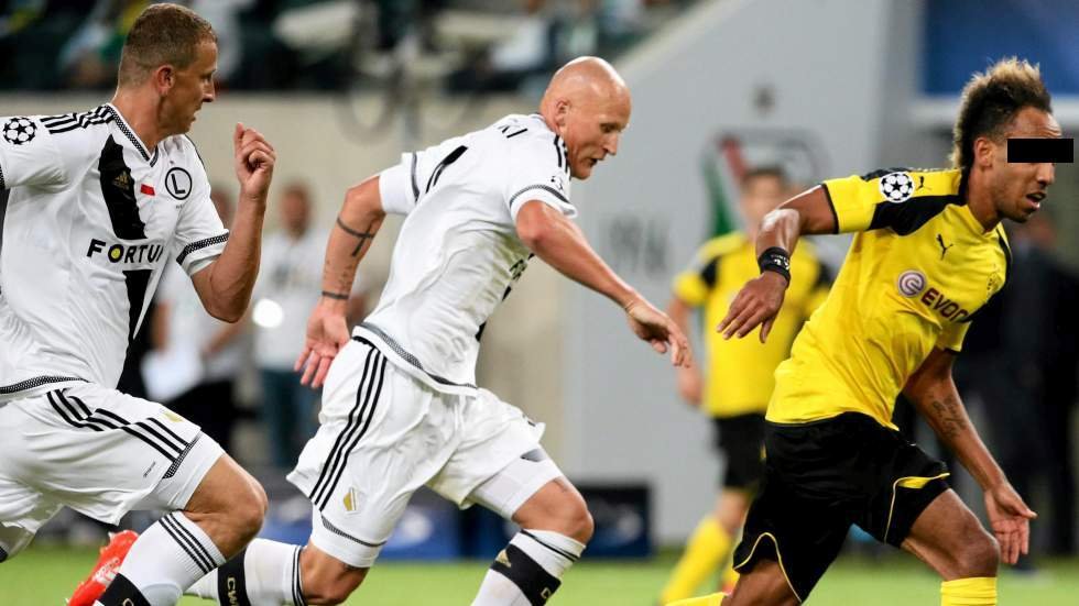 Naród polski w bezskutecznej pogoni za znieważającym go imigrantem.