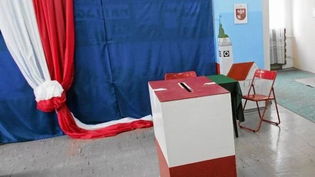 W dniu wyborów lepiej omijać lokale, gdzie odbywa się głosowanie.