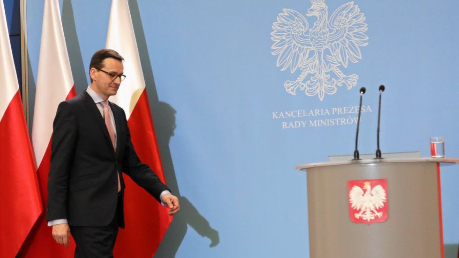 Mateusz Morawiecki wraz ze stanowiskiem premiera, objął po Beacie Szydło stanowisko mema.