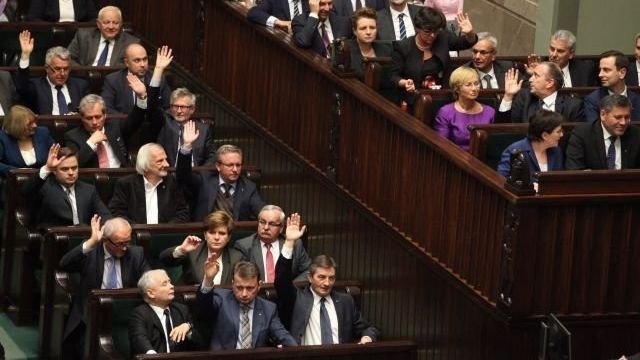 Posłowie popierają sejmowy związek zawodowy ponad podziałami.