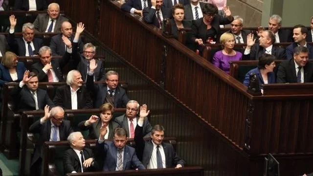 Posłowie popierają sejmowy związek zawodowy ponad podziałami.