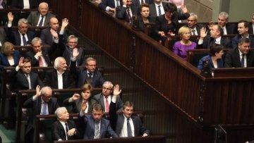 Posłowie popierają sejmowy związek zawodowy ponad podziałami.