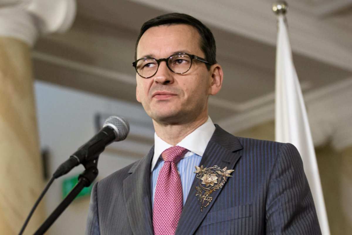 Atrybut władzy premierzej już w marynarce Mateusza Morawieckiego.