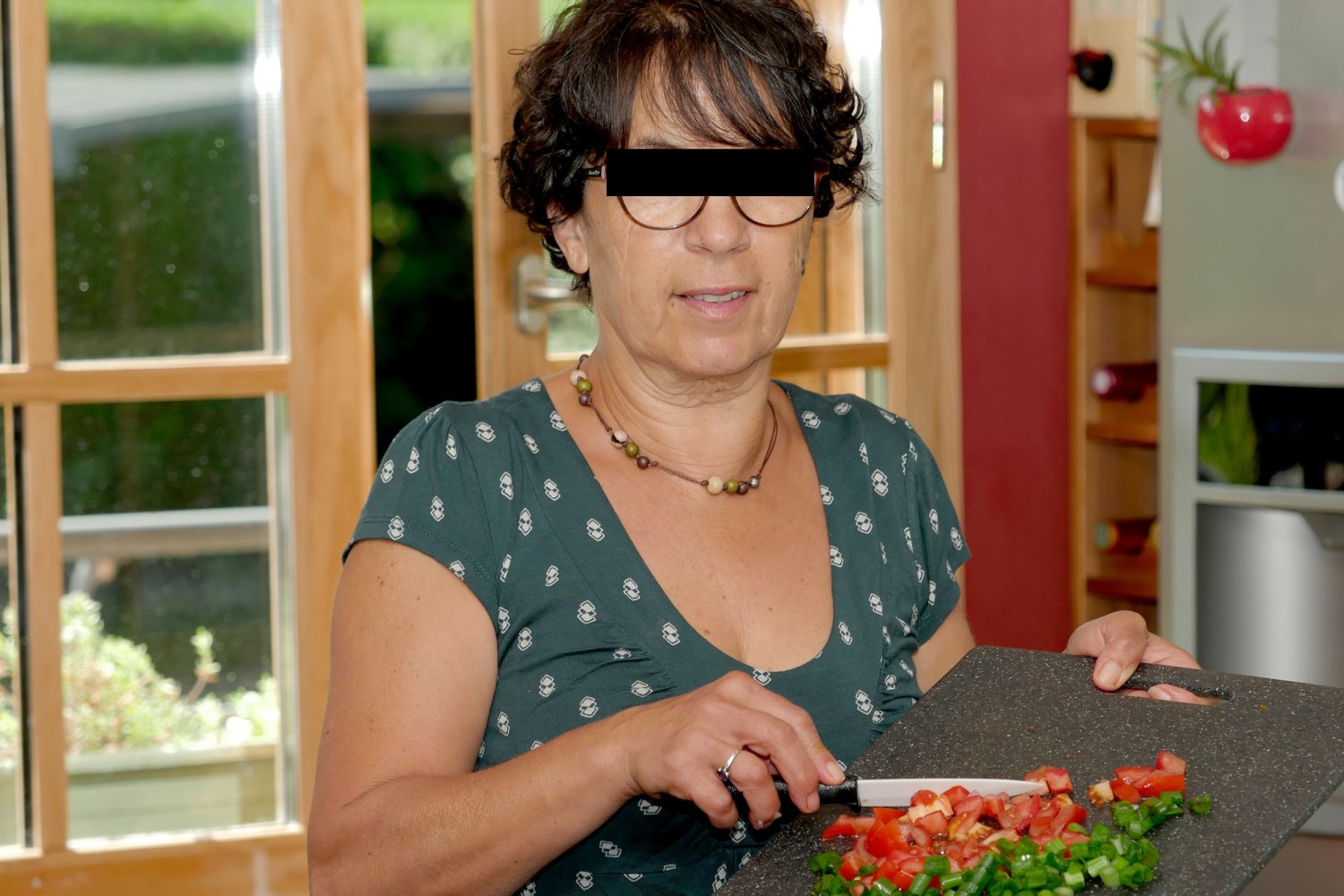 Policja zatrzymała groźną szantażystkę przetrzymującą rodzinę przy wigilijnym stole.