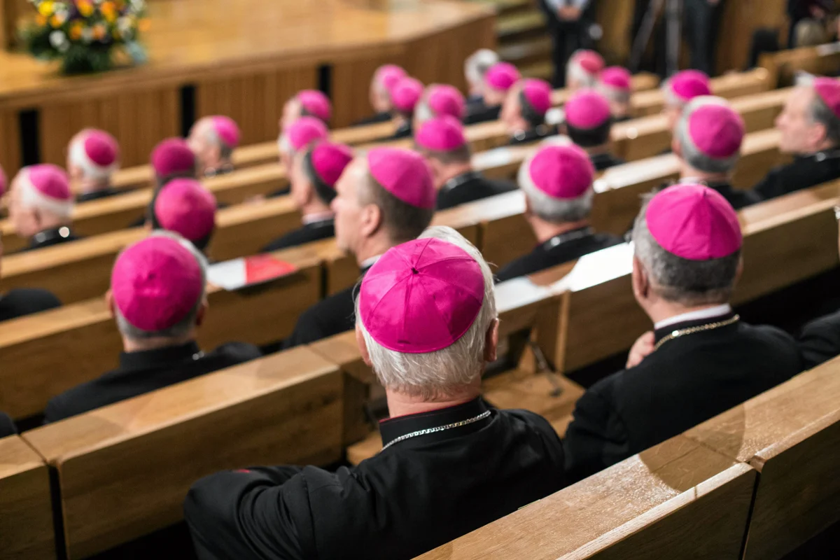Biskupom znowu udało się wmieszać w politykę i prawa kobiet.