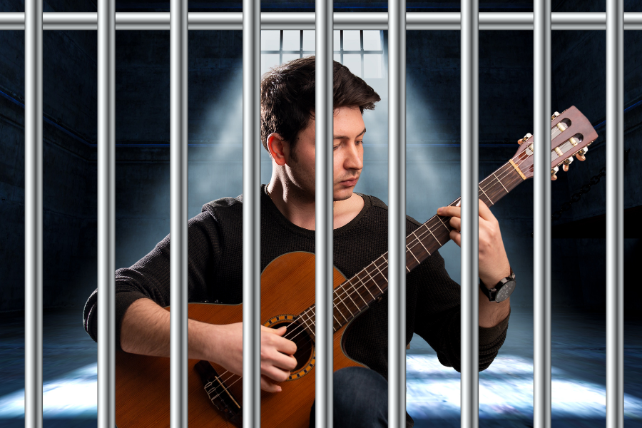 Romeo ze Śląska? Ukradł gitarę, by zagrać swojej byłej serenadę o wycofaniu pozwu o alimenty