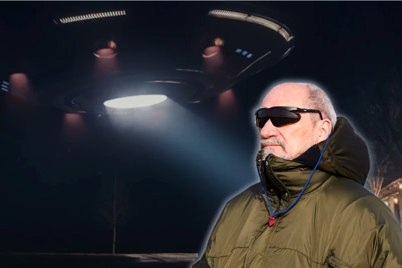 Antoni Macierewicz zakończył misję jako szef MON i wrócił na swoją planetę.