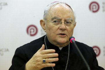 Abp Hoser o gwałtach i antykoncepcji.