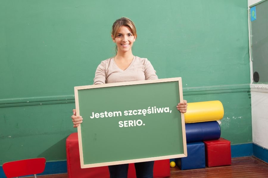 Szczęście nauczycielki. Może i zarabia grosze, ale przynajmniej dostanie dziś różę od Tomka z 3C