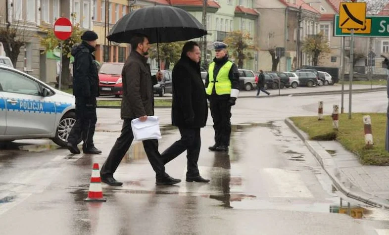 Hrabia Jarosław Zieliński podczas przeprawy