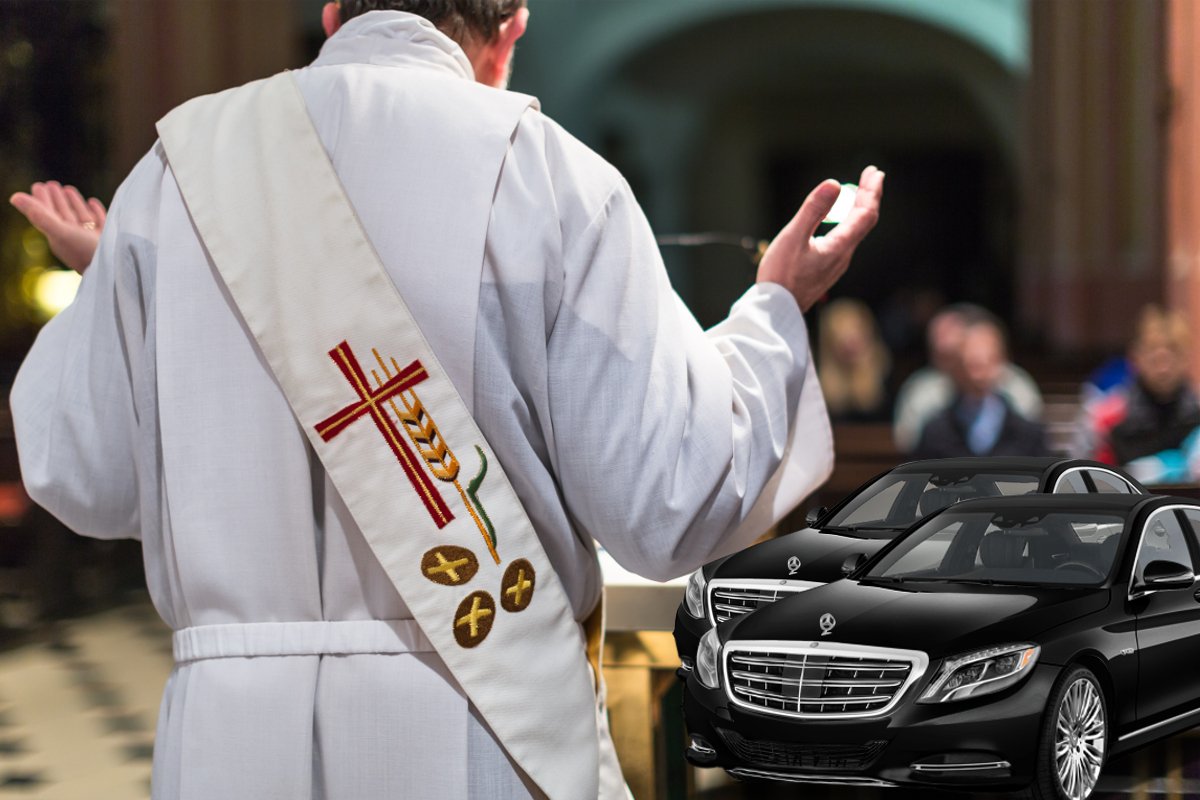 Ksiądz na mszy odczytał, kto ile dał samochodów na kolędzie.